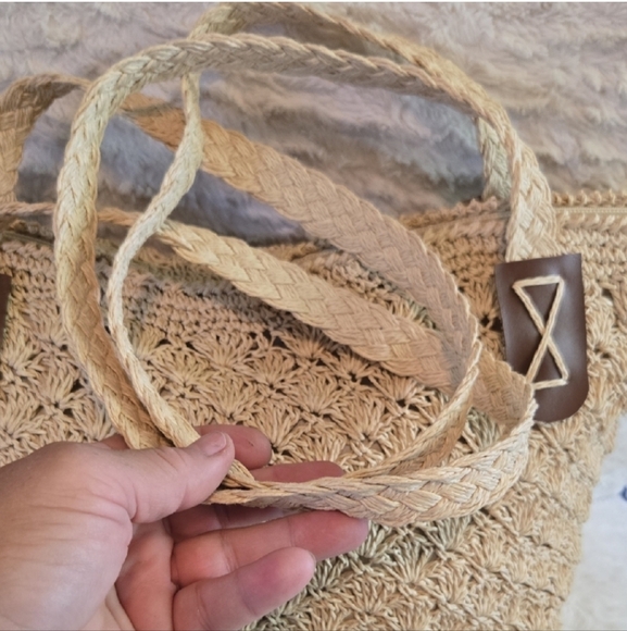 Disney Lady & The Tramp Tan Tote Bag with Intricate Design - Picture 3 of 7